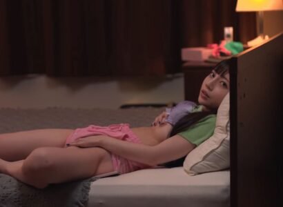 ảnh sex thái Cửa hàng quần áo luôn đông khách bởi vì cô chủ shop giỏi gạ phang khách nam
